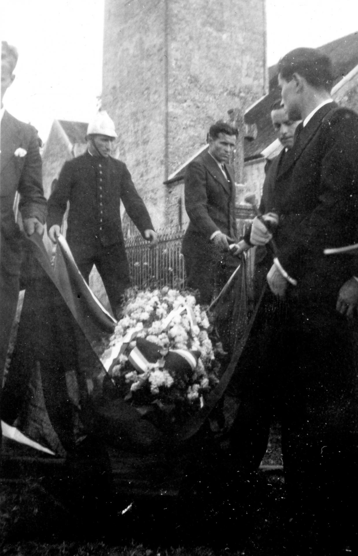 Dans le cimetière 2