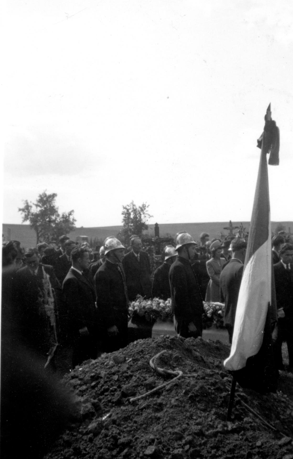 Dans le cimetière