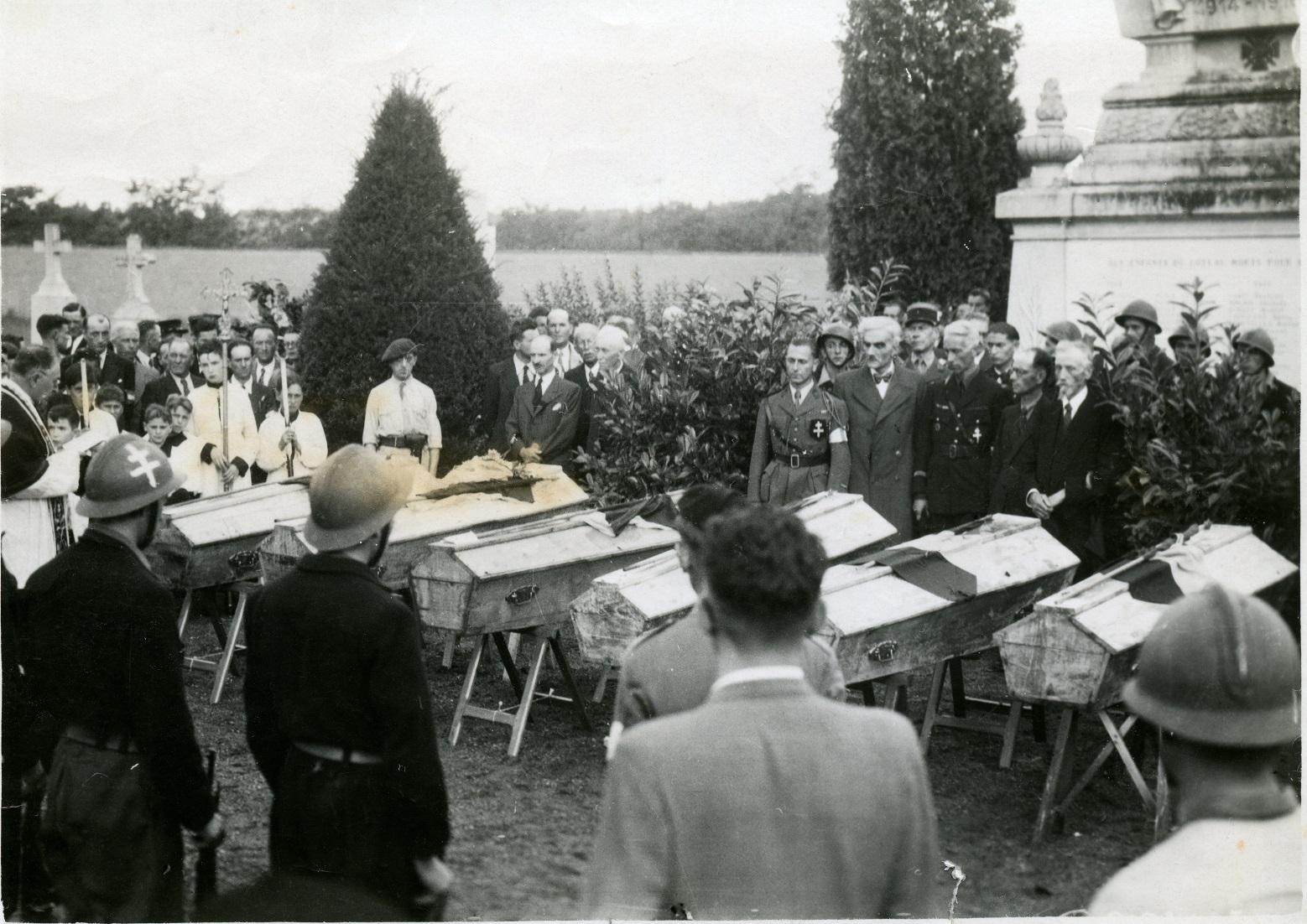 Inhumation de combattants tués à Neaux le 18 Aout 1944