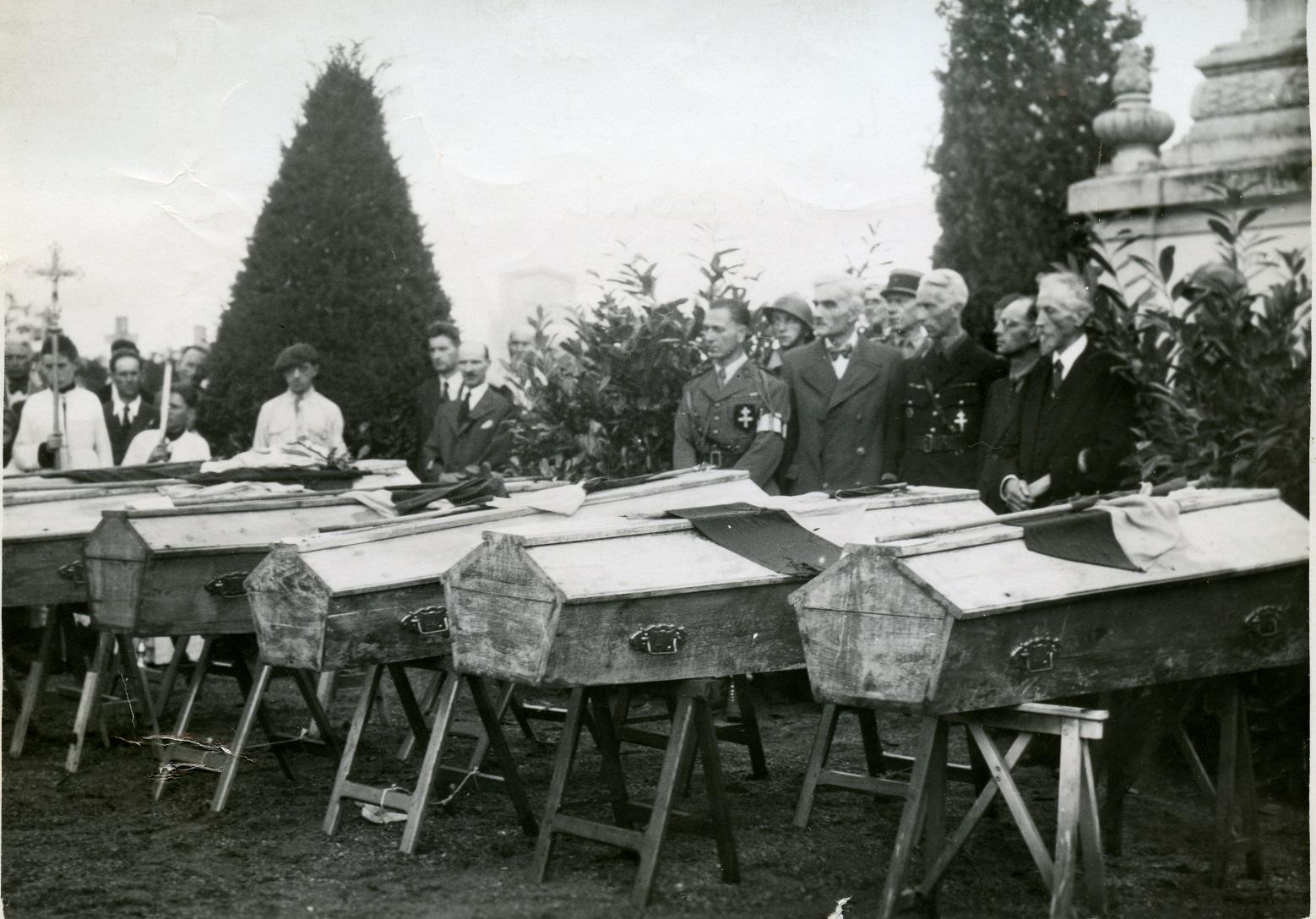 Inhumation de combattants tués à Neaux le 18 Aout 1944