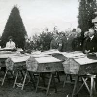 Inhumation de combattants tués à Neaux le 18 Aout 1944