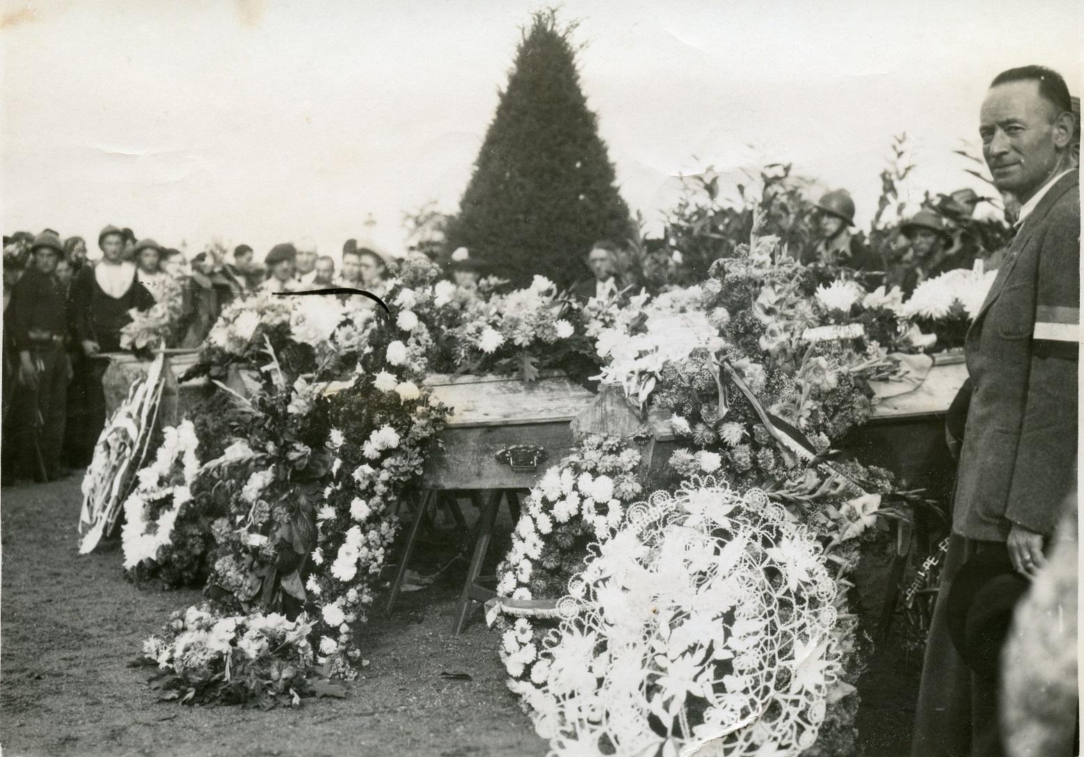 Inhumation de combattants tués à Neaux le 18 Aout 1944